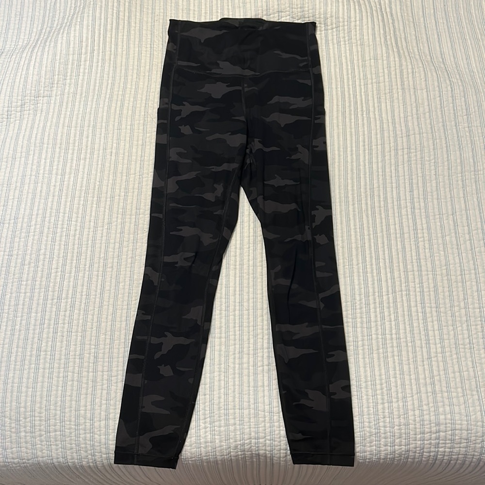 Athleta Ultimate Camo 7/8 Leggings size xs